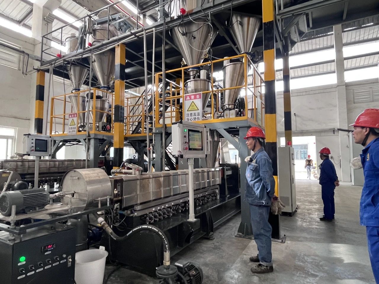 华远公司3000吨阻燃母粒项目试产成功！锑产业链高端化迈出关键一步